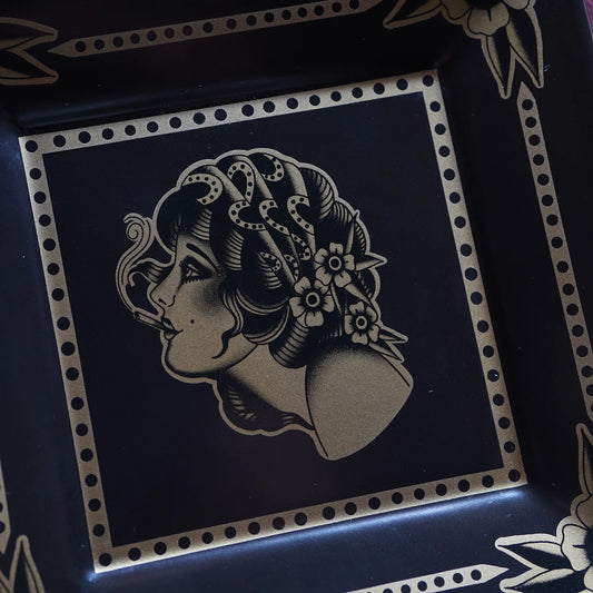 SK OLDIES スクエアプレート "Smoking Woman"