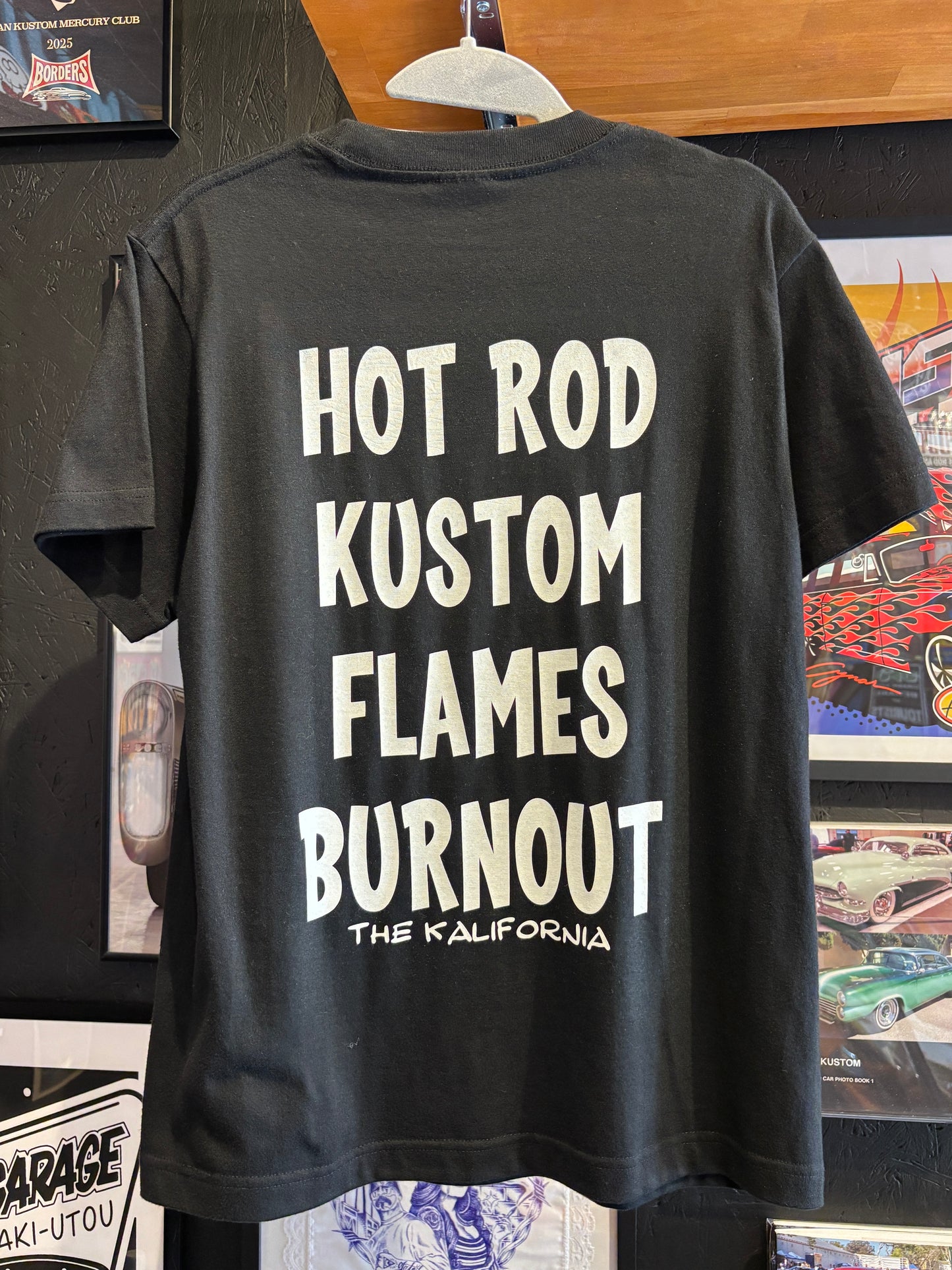 THE KALIFORNIA「KUSTOM KULTURE WORD TEE」THE NASH.氏監修「T/K」ブラック