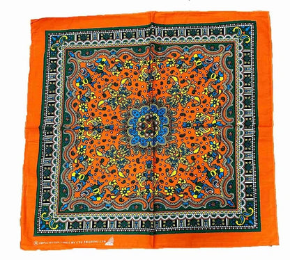 【コットンバンダナ】　チロリアン柄　定番フラッグハンカチ　オレンジ