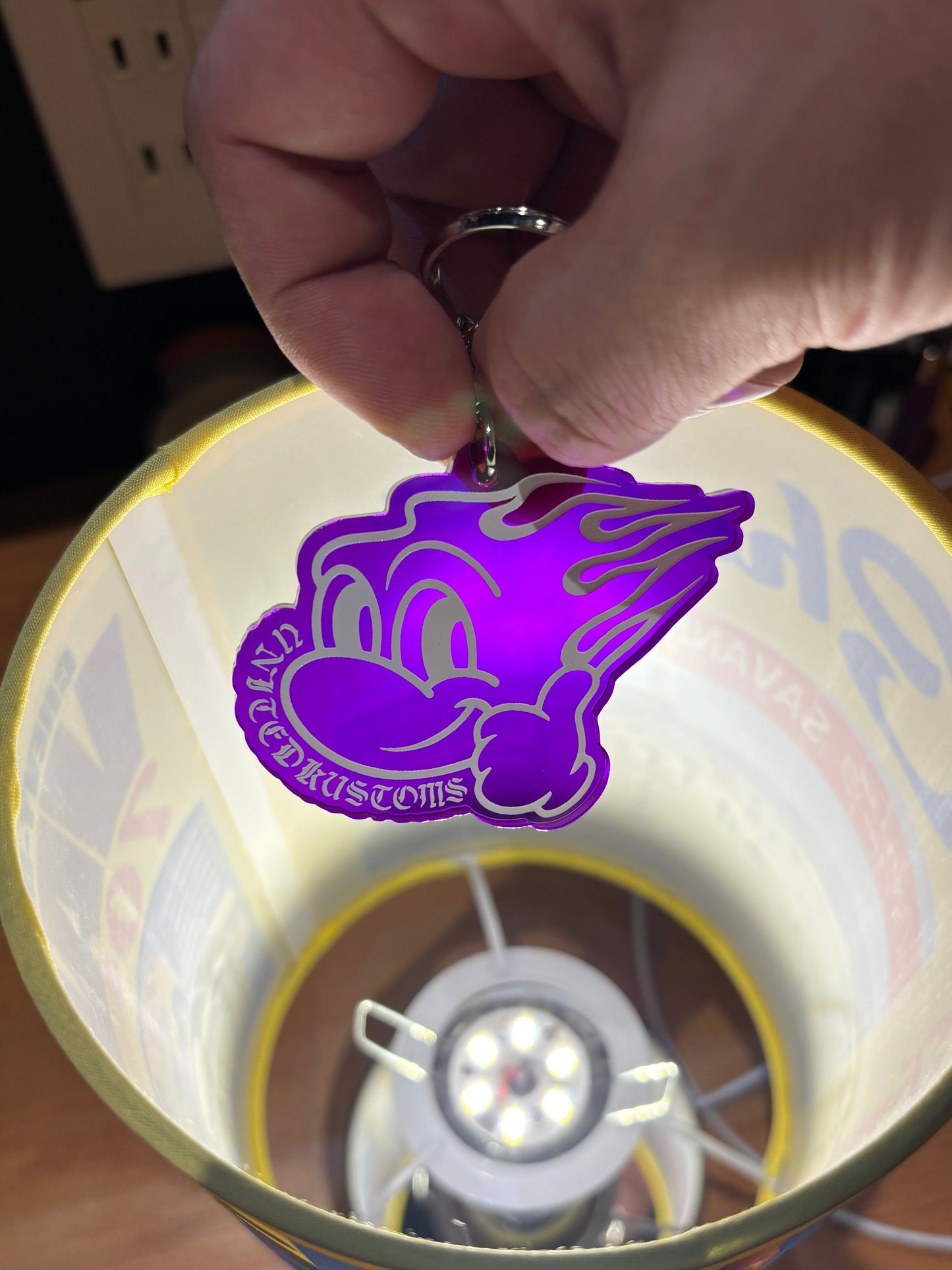 UNITED KUSTOMS 「MERAMERA  BOY」アクリルキーホルダー