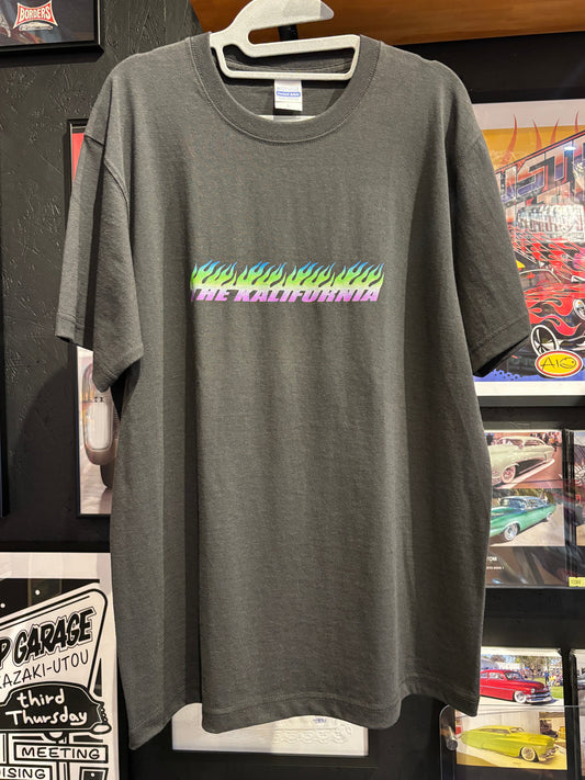 THE KALIFORNIA「フレイムスロゴTシャツ」炭クロ
