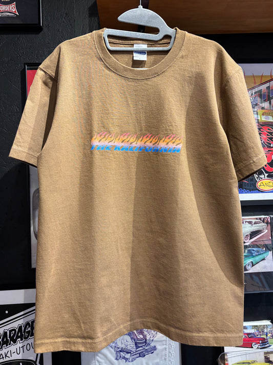 THE KALIFORNIA「フレイムスロゴTシャツ」キャラメル