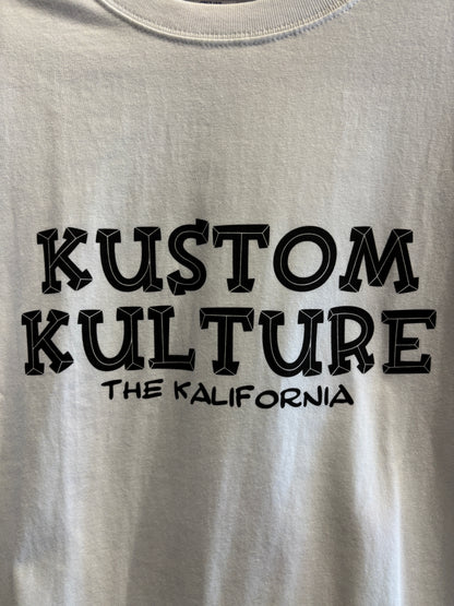 THE KALIFORNIA「KUSTOM KULTURE WORD TEE」THE NASH.氏監修「K.K」ホワイト