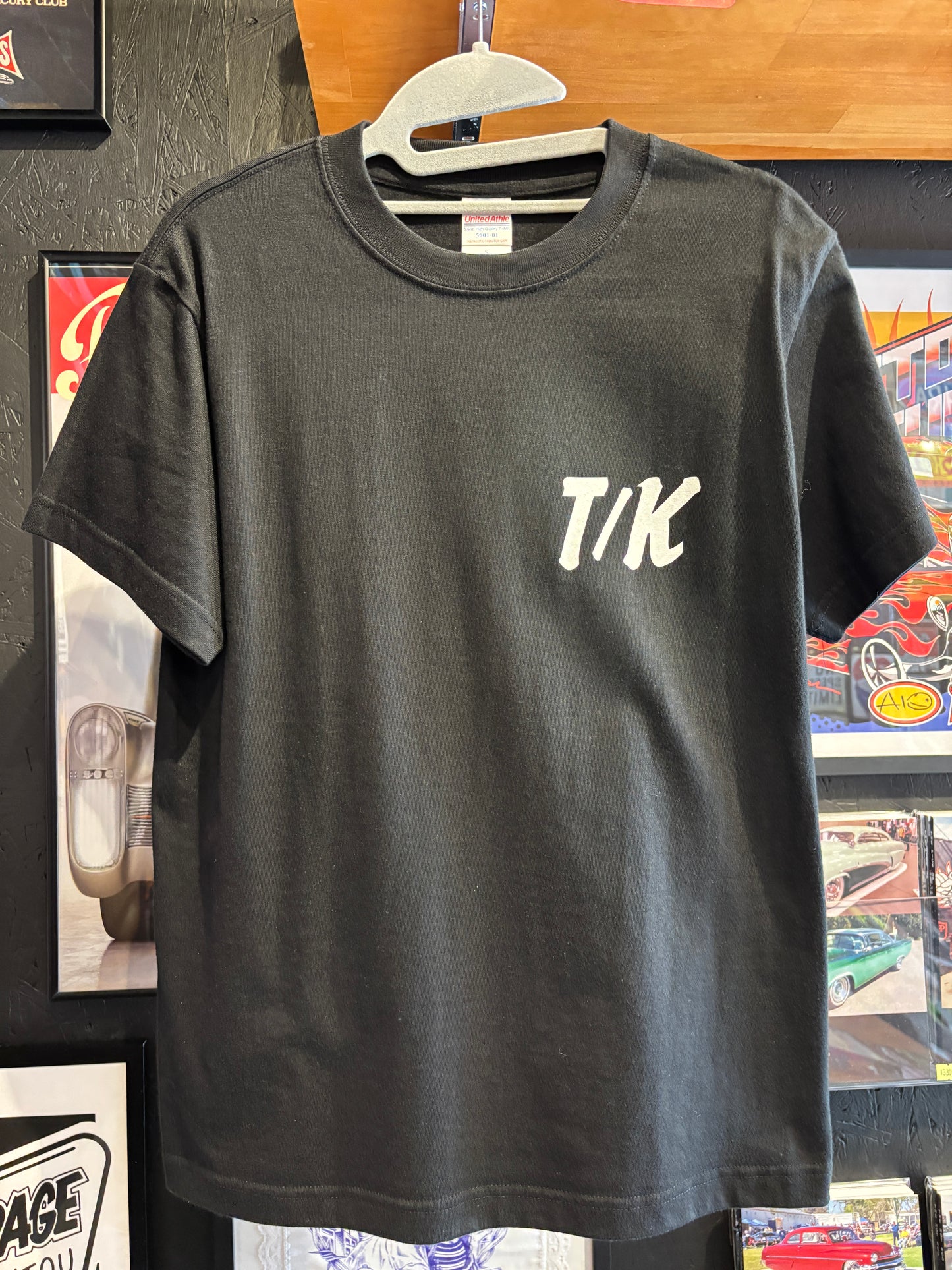 THE KALIFORNIA「KUSTOM KULTURE WORD TEE」THE NASH.氏監修「T/K」ブラック