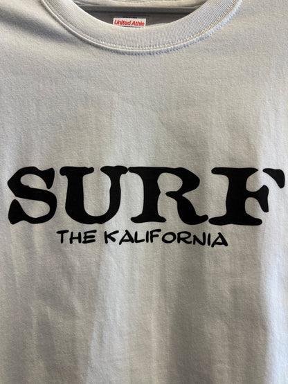 THE KALIFORNIA「KUSTOM KULTURE WORD TEE」THE NASH.氏監修「SURF」ホワイト