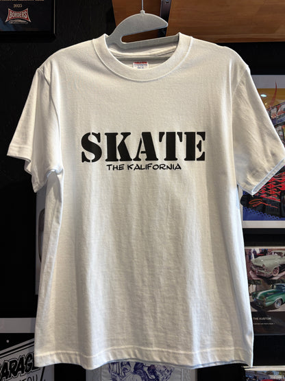 THE KALIFORNIA「KUSTOM KULTURE WORD TEE」THE NASH.氏監修「SKATE」ホワイト