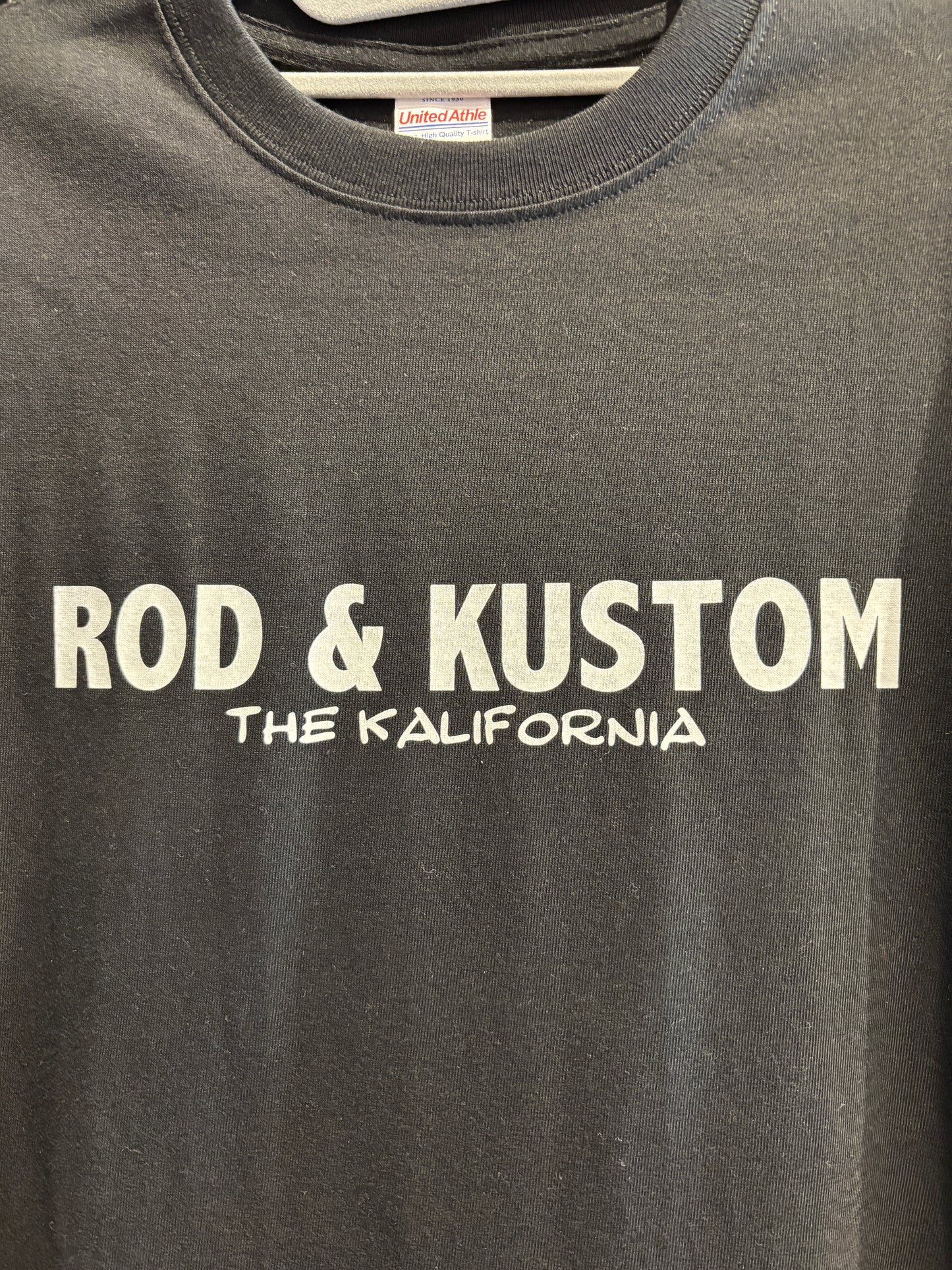 THE KALIFORNIA「KUSTOM KULTURE WORD TEE」THE NASH.氏監修「R＆K」ブラック