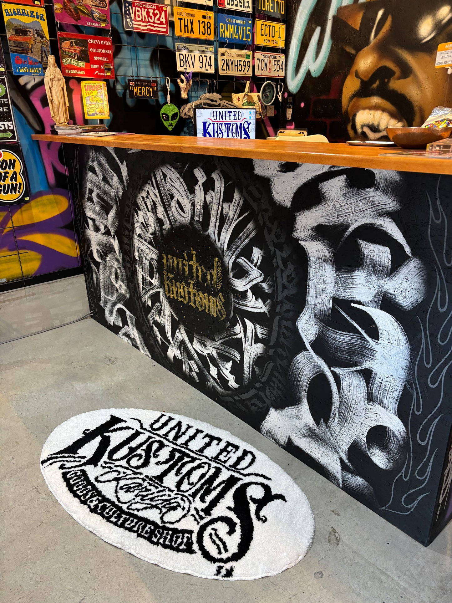 UNITED KUSTOMS　「ORIGINAL LOGO RUG」ラグマット　フワモコ