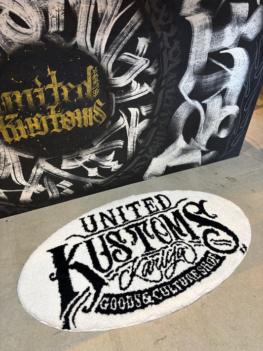 UNITED KUSTOMS　「ORIGINAL LOGO RUG」ラグマット　フワモコ