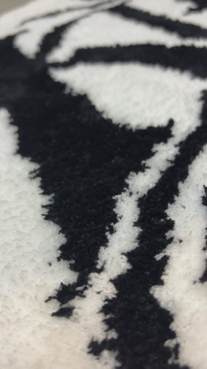 UNITED KUSTOMS　「ORIGINAL LOGO RUG」ラグマット　フワモコ